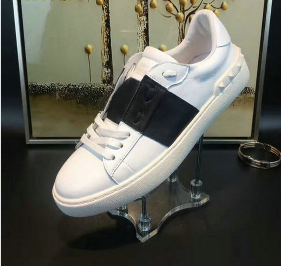 Les baskets sneakers Valentino incarnent un style emblématique et un luxe italien.

 leur design élégant.pas cher. Le moins cher.
