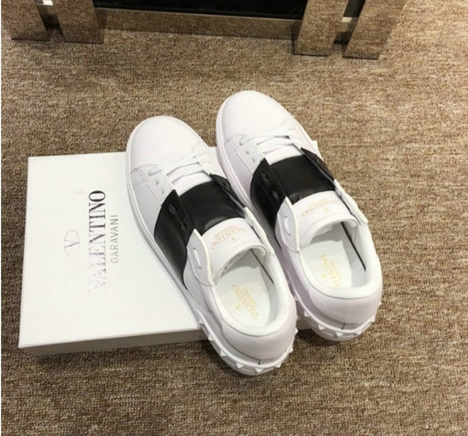 Les baskets sneakers Valentino incarnent un style emblématique et un luxe italien.

 leur design élégant.pas cher. Le moins cher.