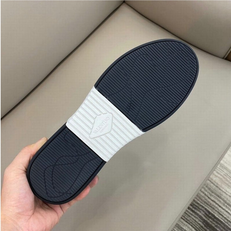 Les baskets sneakers Valentino incarnent un style emblématique et un luxe italien.

 leur design élégant.pas cher. Le moins cher.
