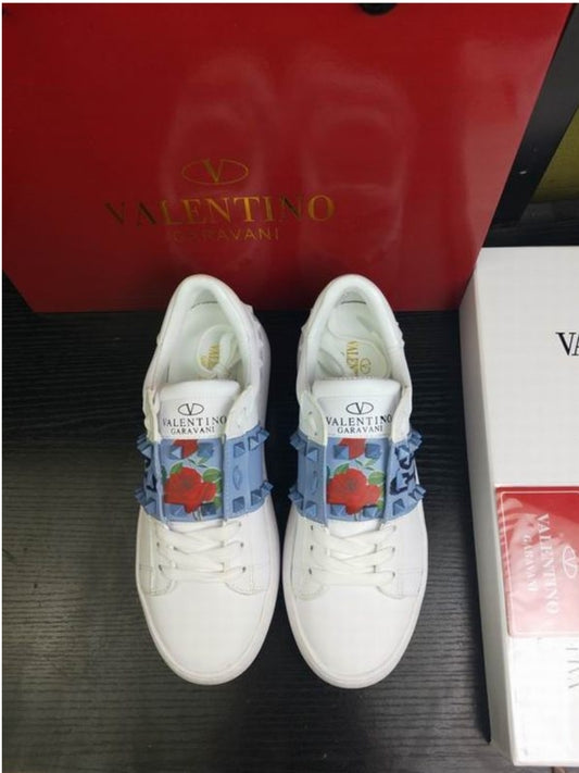 Les baskets sneakers Valentino incarnent un style emblématique et un luxe italien.

 leur design élégant.pas cher. Le moins cher.