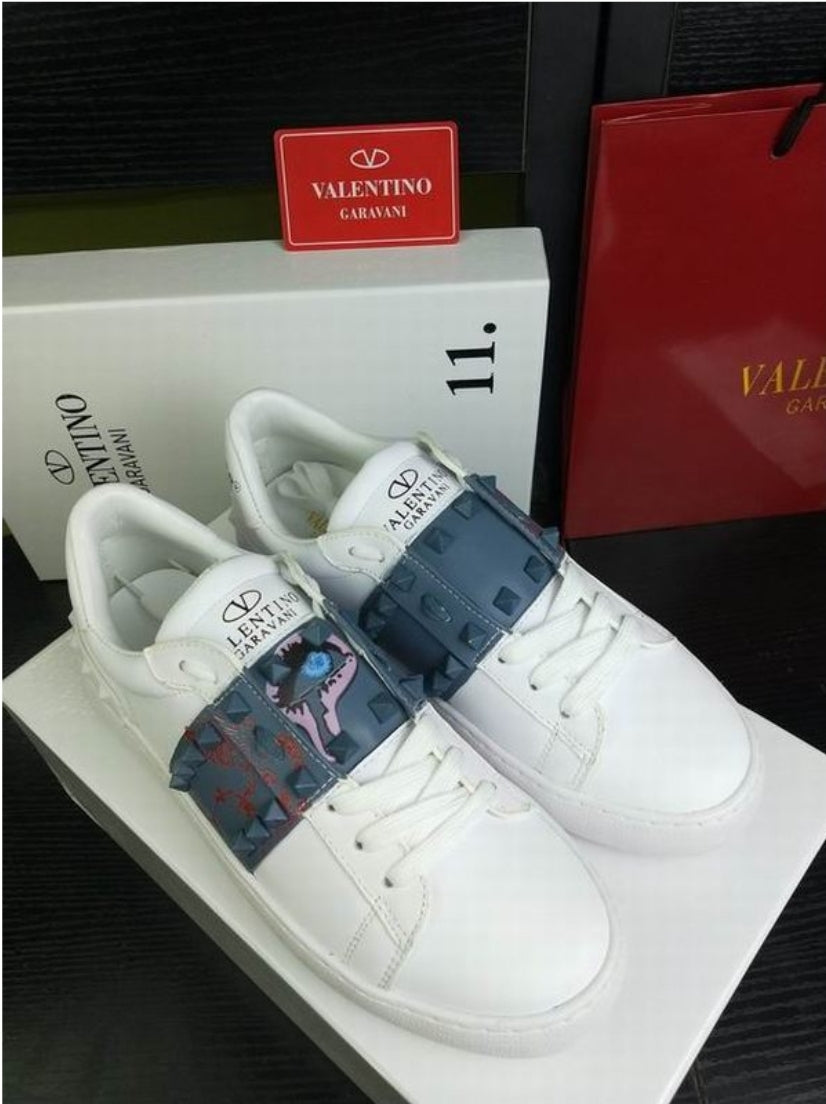 Les baskets sneakers Valentino incarnent un style emblématique et un luxe italien.

 leur design élégant.pas cher. Le moins cher.