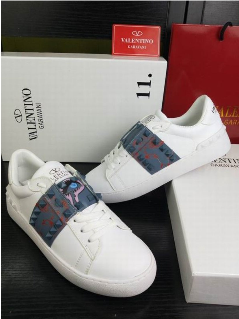 Les baskets sneakers Valentino incarnent un style emblématique et un luxe italien.

 leur design élégant.pas cher. Le moins cher.