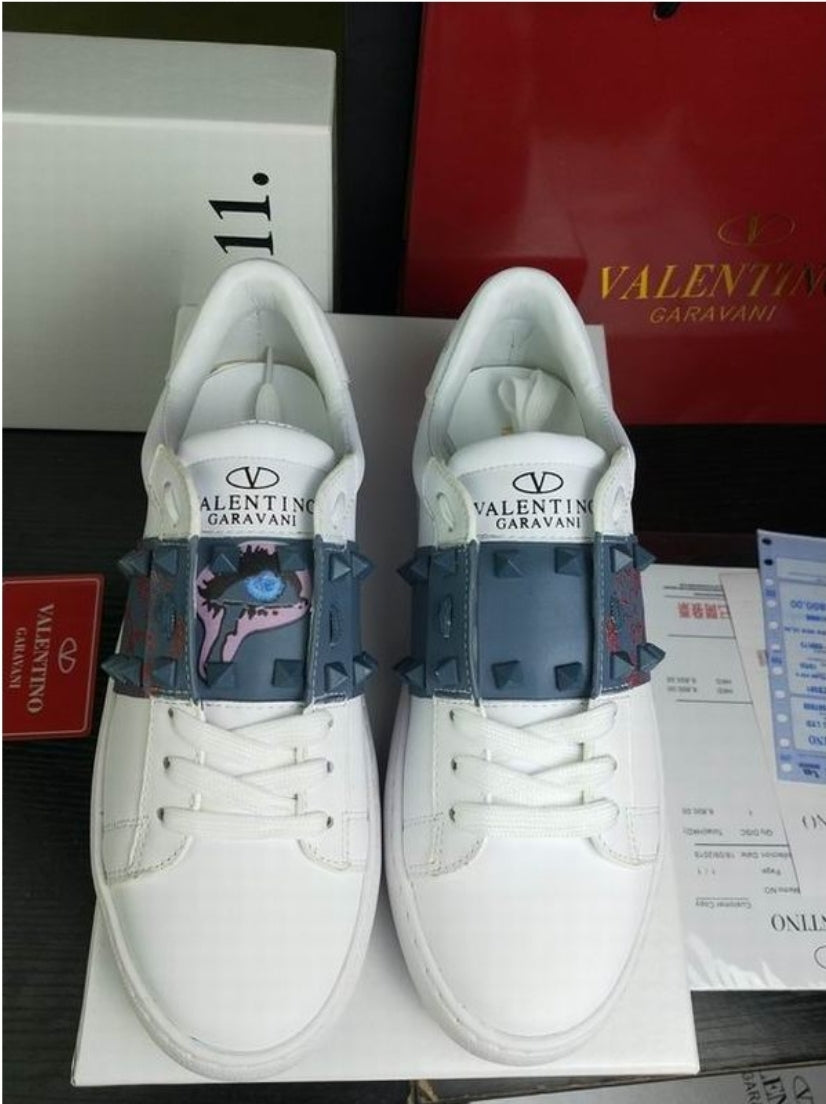Les baskets sneakers Valentino incarnent un style emblématique et un luxe italien.

 leur design élégant.pas cher. Le moins cher.