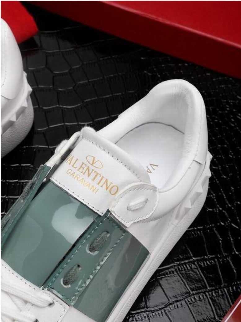 Les baskets sneakers Valentino incarnent un style emblématique et un luxe italien.

 leur design élégant.pas cher. Le moins cher.