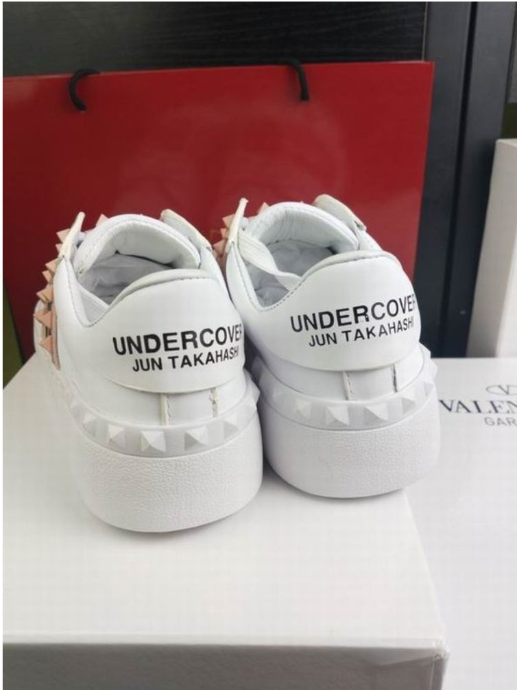 Les baskets sneakers Valentino incarnent un style emblématique et un luxe italien.

 leur design élégant.pas cher. Le moins cher.