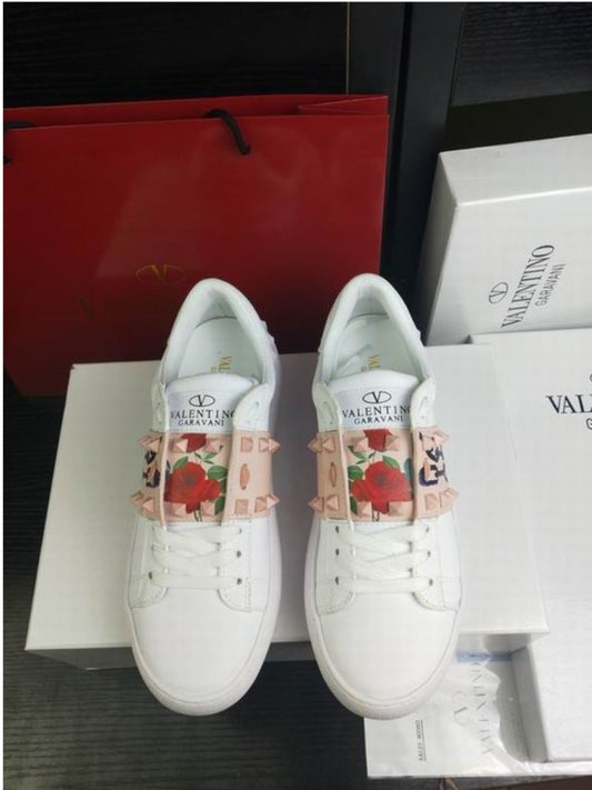 Les baskets sneakers Valentino incarnent un style emblématique et un luxe italien.

 leur design élégant.pas cher. Le moins cher.