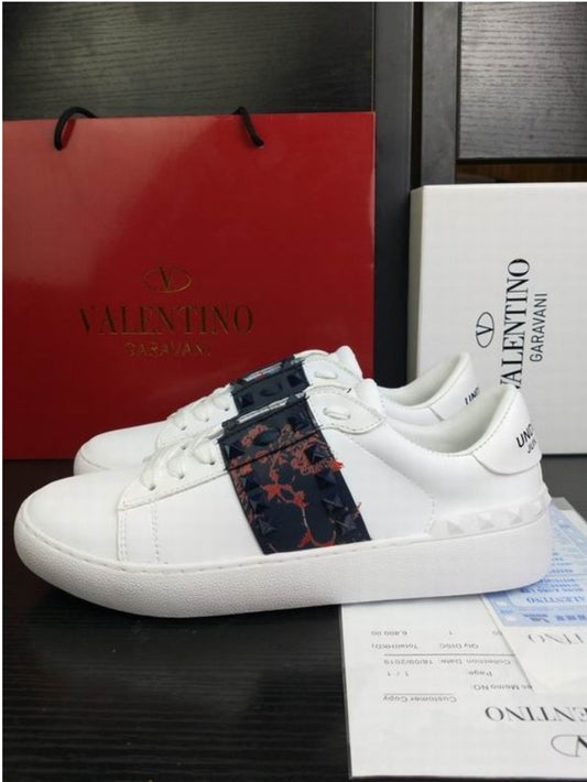 Les baskets sneakers Valentino incarnent un style emblématique et un luxe italien.

 leur design élégant.pas cher. Le moins cher.