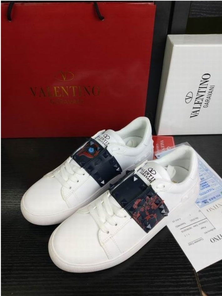 Les baskets sneakers Valentino incarnent un style emblématique et un luxe italien.

 leur design élégant.pas cher. Le moins cher.