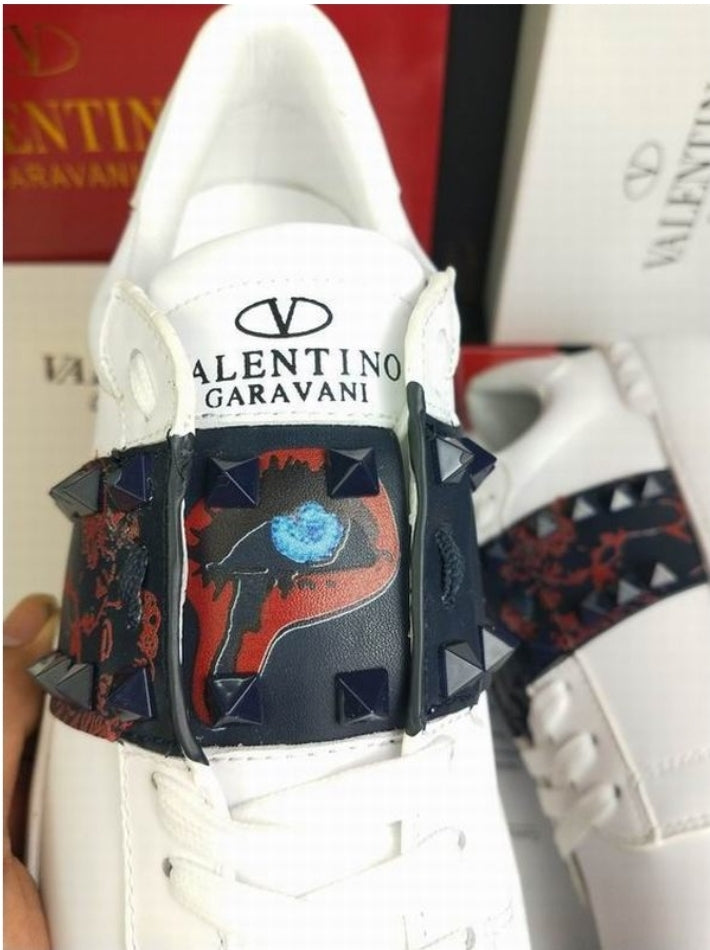 Les baskets sneakers Valentino incarnent un style emblématique et un luxe italien.

 leur design élégant.pas cher. Le moins cher.