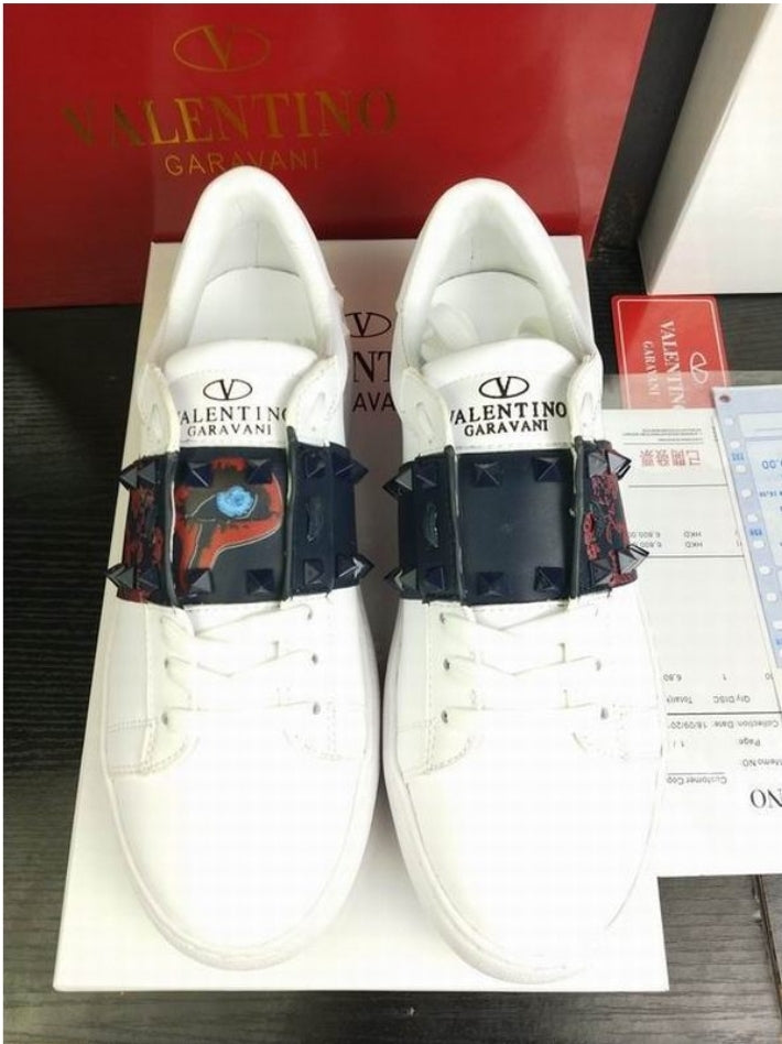 Les baskets sneakers Valentino incarnent un style emblématique et un luxe italien.

 leur design élégant.pas cher. Le moins cher.