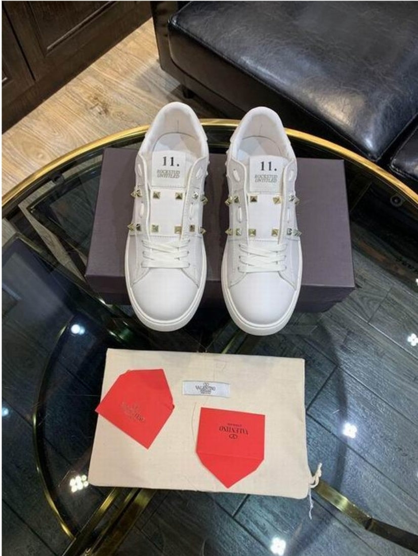Les baskets sneakers Valentino incarnent un style emblématique et un luxe italien.

 leur design élégant.pas cher. Le moins cher.