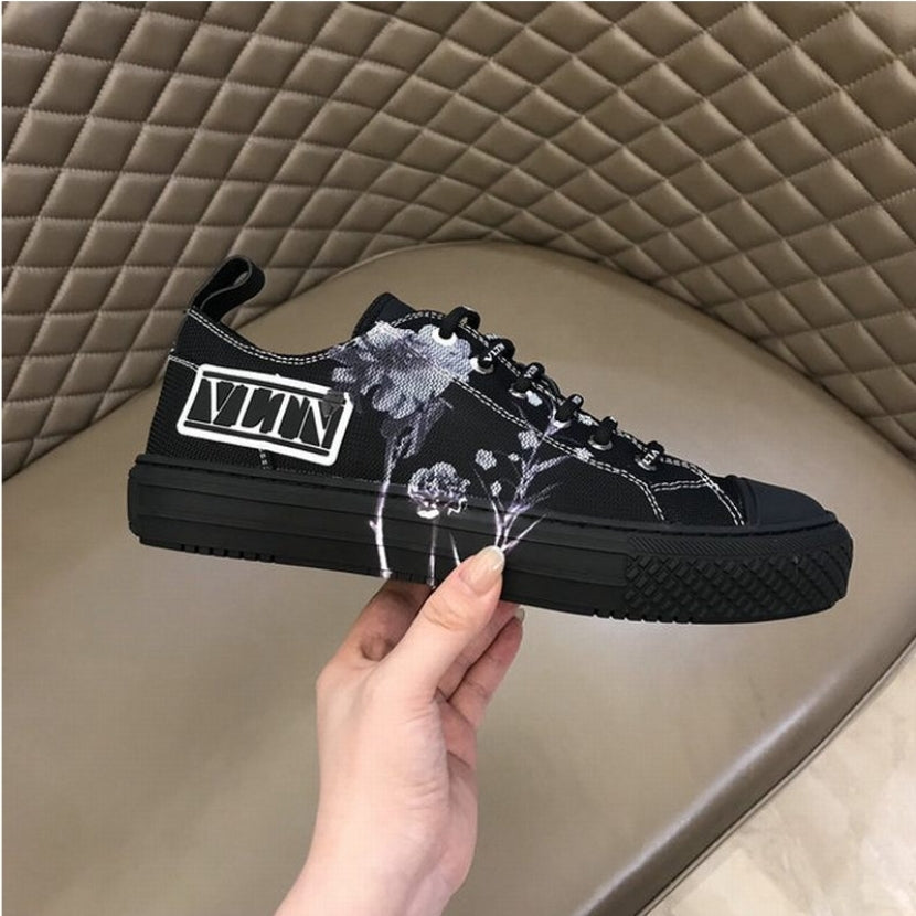 Les baskets sneakers Valentino incarnent un style emblématique et un luxe italien.

 leur design élégant.pas cher. Le moins cher.