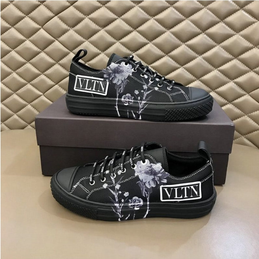 Les baskets sneakers Valentino incarnent un style emblématique et un luxe italien.

 leur design élégant.pas cher. Le moins cher.