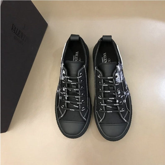 Les baskets sneakers Valentino incarnent un style emblématique et un luxe italien.

 leur design élégant.pas cher. Le moins cher.