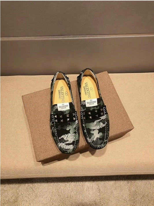 Les baskets sneakers Valentino incarnent un style emblématique et un luxe italien.

 leur design élégant.pas cher. Le moins cher.