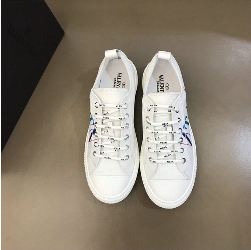 Les baskets sneakers Valentino incarnent un style emblématique et un luxe italien.

 leur design élégant.pas cher. Le moins cher.