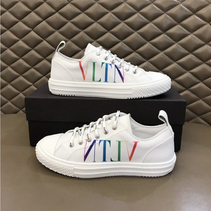 Les baskets sneakers Valentino incarnent un style emblématique et un luxe italien.

 leur design élégant.pas cher. Le moins cher.