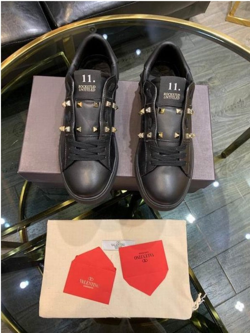 Les baskets sneakers Valentino incarnent un style emblématique et un luxe italien.

 leur design élégant.pas cher. Le moins cher.