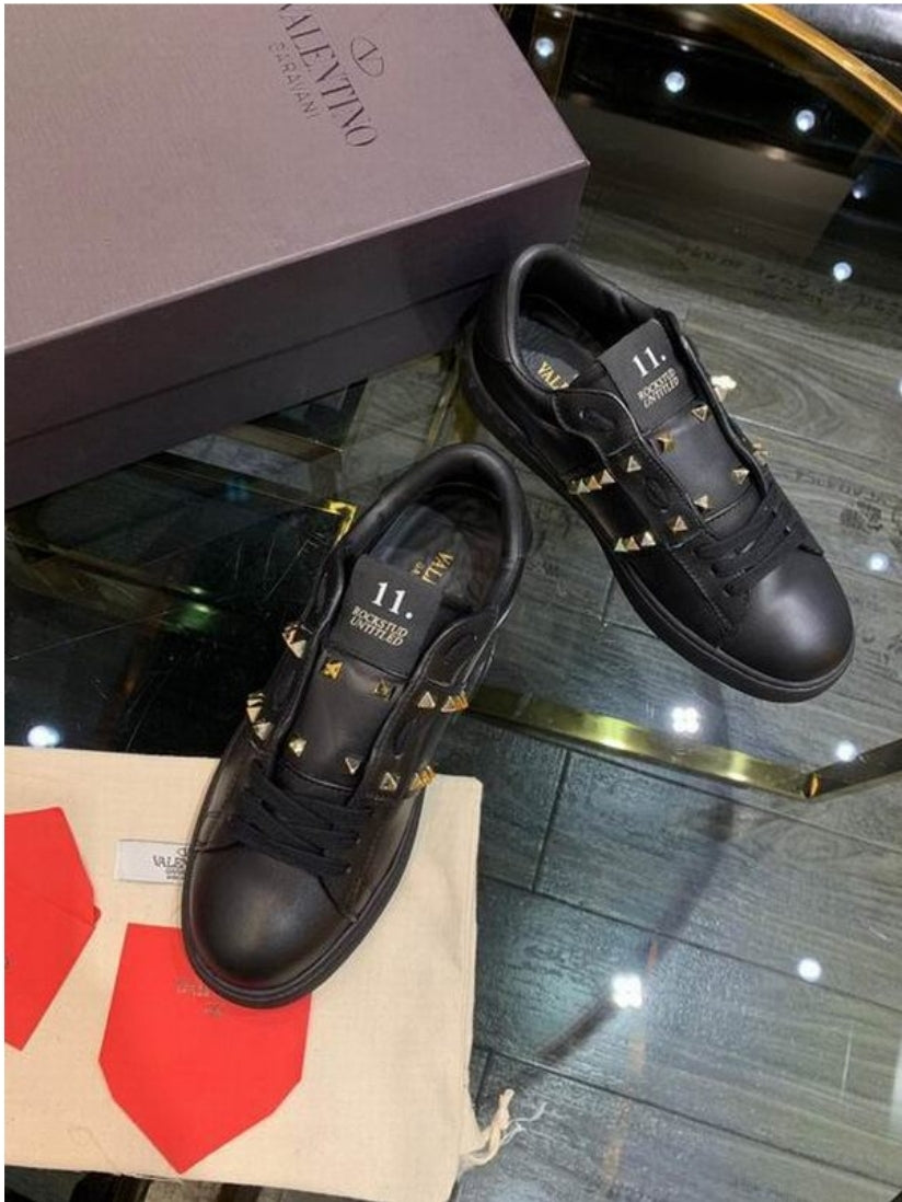 Les baskets sneakers Valentino incarnent un style emblématique et un luxe italien.

 leur design élégant.pas cher. Le moins cher.