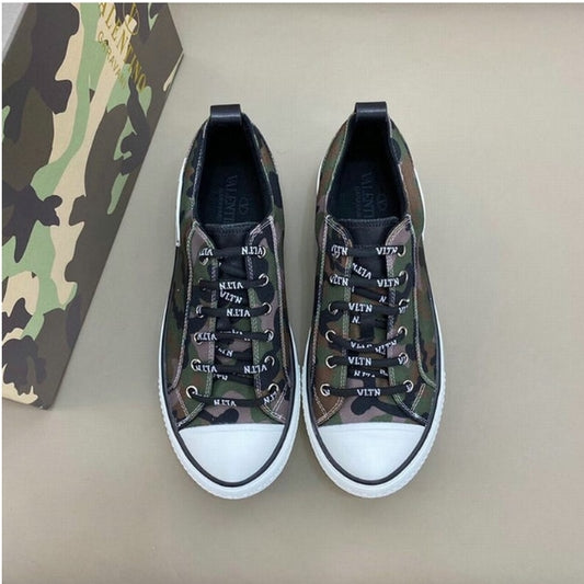 Les baskets sneakers Valentino incarnent un style emblématique et un luxe italien.
 leur design élégant.pas cher. Le moins cher.