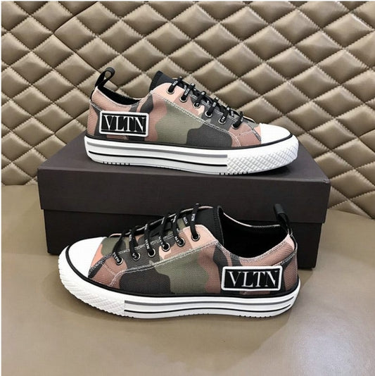 Les baskets sneakers Valentino incarnent un style emblématique et un luxe italien.
 leur design élégant.pas cher. Le moins cher.