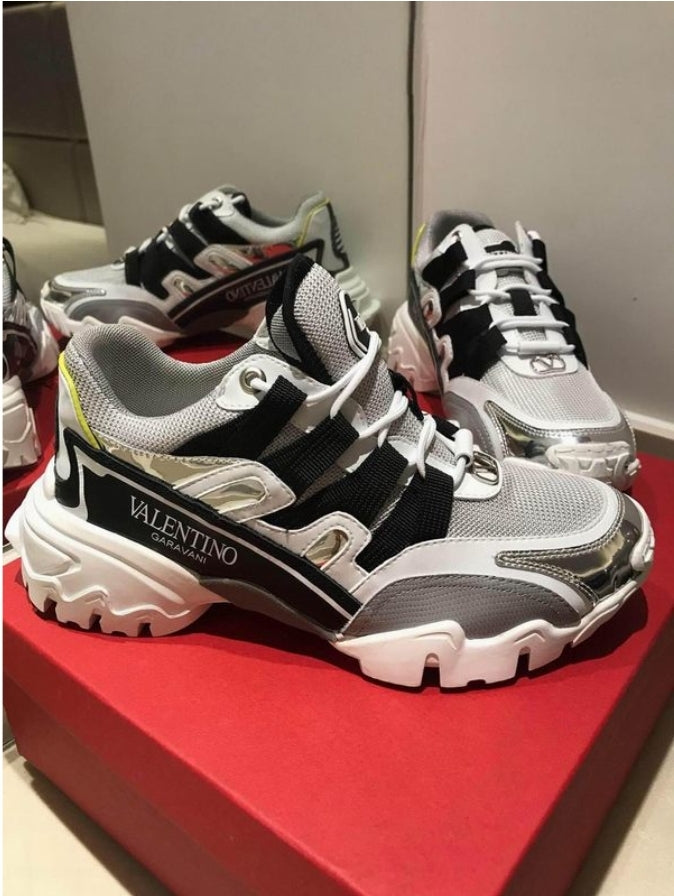 Les baskets sneakers Valentino incarnent un style emblématique et un luxe italien.

 leur design élégant.pas cher. Le moins cher.