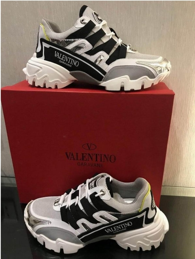 Les baskets sneakers Valentino incarnent un style emblématique et un luxe italien.

 leur design élégant.pas cher. Le moins cher.