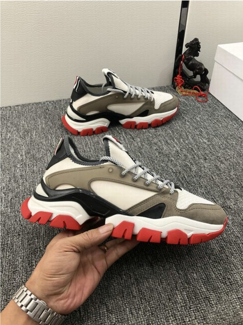Les baskets sneakers Moncler combinent style sophistiqué et performance haut de gamme.

 leur design élégant.pas cher.le moins cher.