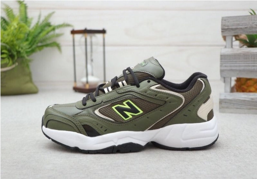 Les baskets New Balance allient style et confort. Leur design classique et leurs matériaux de haute qualité en font un choix idéal pour les amateurs de sneakers.pas cher. Le moins cher.