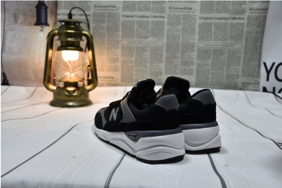 Les baskets New Balance allient style et confort. Leur design classique et leurs matériaux de haute qualité en font un choix idéal pour les amateurs de sneakers.pas cher. Le moins cher.