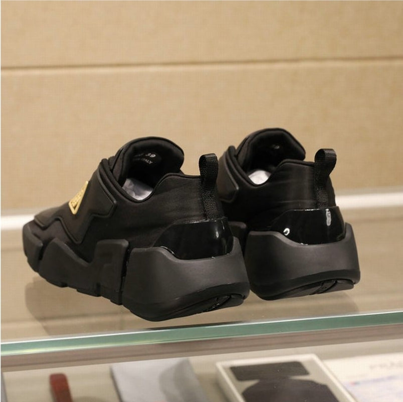 Les baskets sneakers Prada incarnent un style emblématique et un luxe italien.

 leur design élégant.pas cher,le moins cher.