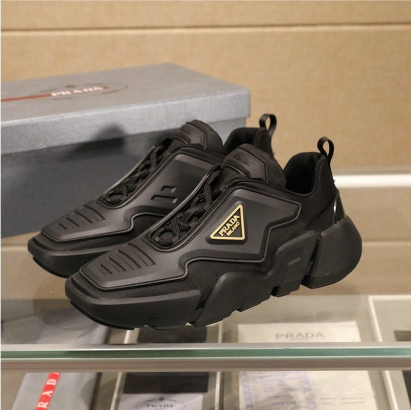 Les baskets sneakers Prada incarnent un style emblématique et un luxe italien.

 leur design élégant.pas cher,le moins cher.
