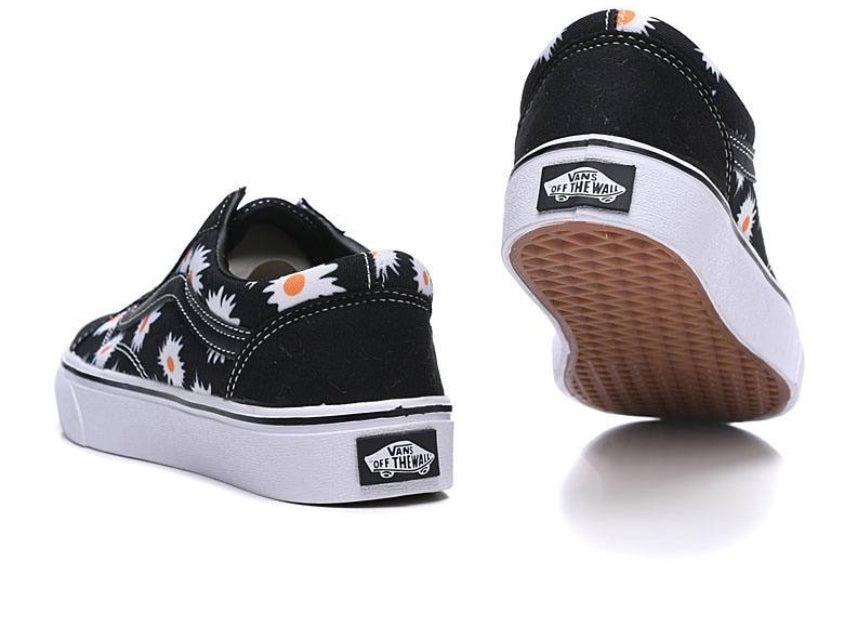 Les baskets Vans combinent  style et performance. Leur design  matériaux durables en font un  mode. Pas cher. Le moins cher.