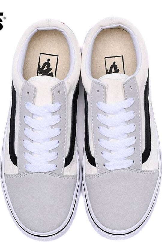 Les baskets Vans combinent parfaitement style et performance. Leur design iconique et leurs matériaux durables en font un choix populaire parmi les skateurs et les amateurs de mode. Pas cher. Le moins cher.