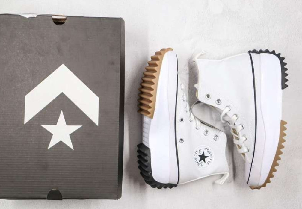 Les baskets Converse allient style intemporel et confort. Leur design emblématique avec la célèbre étoile et la  classique  choix incontournable