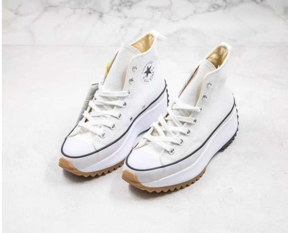 Les baskets Converse allient style intemporel et confort. Leur design emblématique avec la célèbre étoile et la  classique  choix incontournable