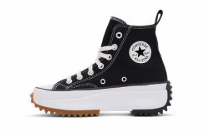 Les baskets Converse allient style intemporel et confort. Leur design emblématique avec la célèbre étoile et la  classique  choix incontournable