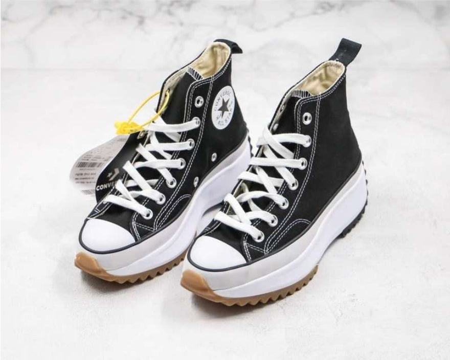 Les baskets Converse allient style intemporel et confort. Leur design emblématique avec la célèbre étoile et la  classique  choix incontournable