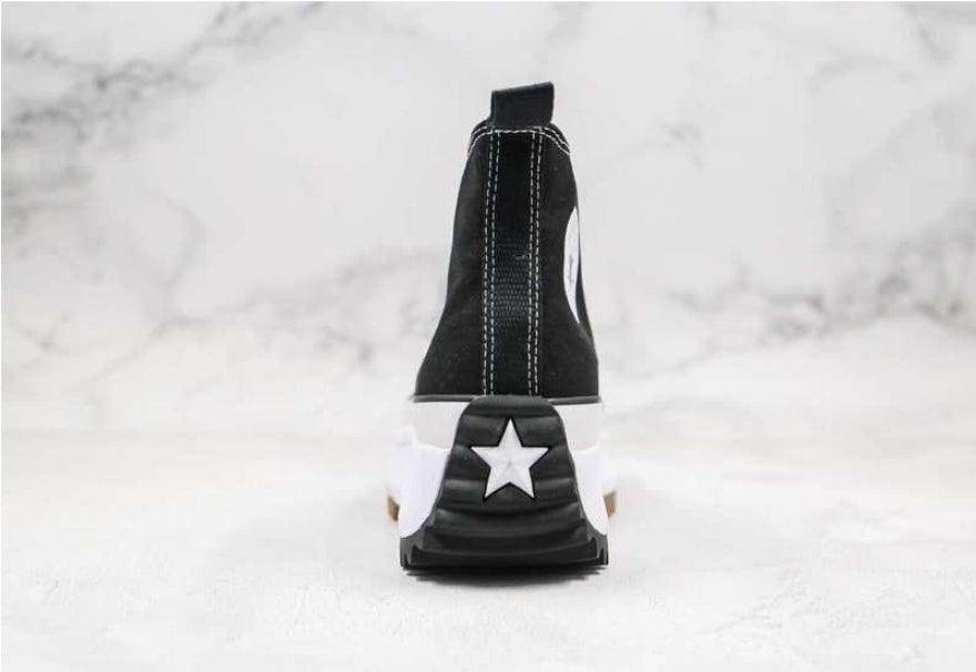 Les baskets Converse allient style intemporel et confort. Leur design emblématique avec la célèbre étoile et la  classique  choix incontournable