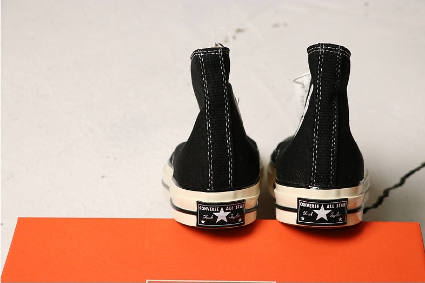Les baskets Converse allient style intemporel et confort. Leur design emblématique avec la célèbre étoile et la  classique  choix incontournable