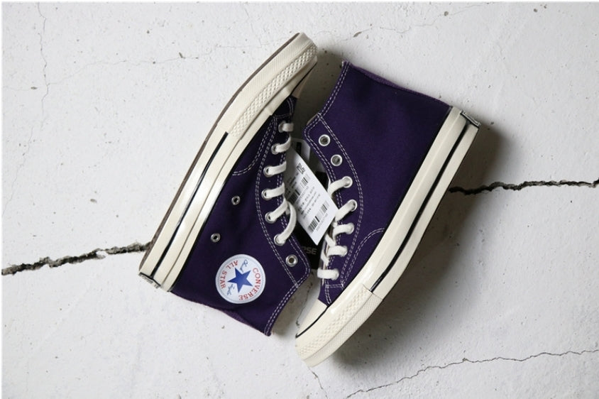 Les baskets Converse allient style intemporel et confort. Leur design emblématique avec la célèbre étoile et la silhouette classique en font un choix incontournable pour les amateurs de mode.