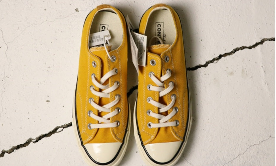 Les baskets Converse allient style intemporel et confort. Leur design emblématique avec la célèbre étoile et la silhouette classique en font un choix incontournable pour les amateurs de mode.