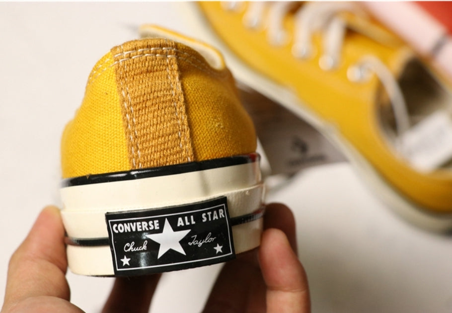 Les baskets Converse allient style intemporel et confort. Leur design emblématique avec la célèbre étoile et la silhouette classique en font un choix incontournable pour les amateurs de mode.