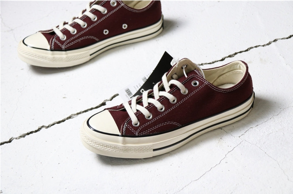 Les baskets Converse allient style intemporel et confort. Leur design emblématique avec la célèbre étoile et la silhouette classique en font un choix incontournable pour les amateurs de mode.Les baskets Converse allient style intemporel et confort. Leur design emblématique avec la célèbre étoile et la silhouette classique en font un choix incontournable pour les amateurs de mode.