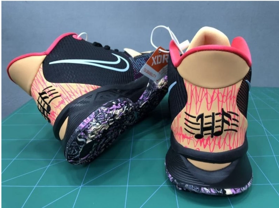 Les Basket kyrie Irving offrent un style emblématique et une performance exceptionnelle.

 leur design distinctif. Pas cher . Le moins cher. 
