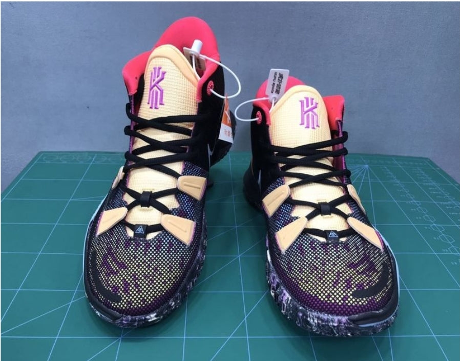 Les Basket kyrie Irving offrent un style emblématique et une performance exceptionnelle.

 leur design distinctif. Pas cher . Le moins cher. 