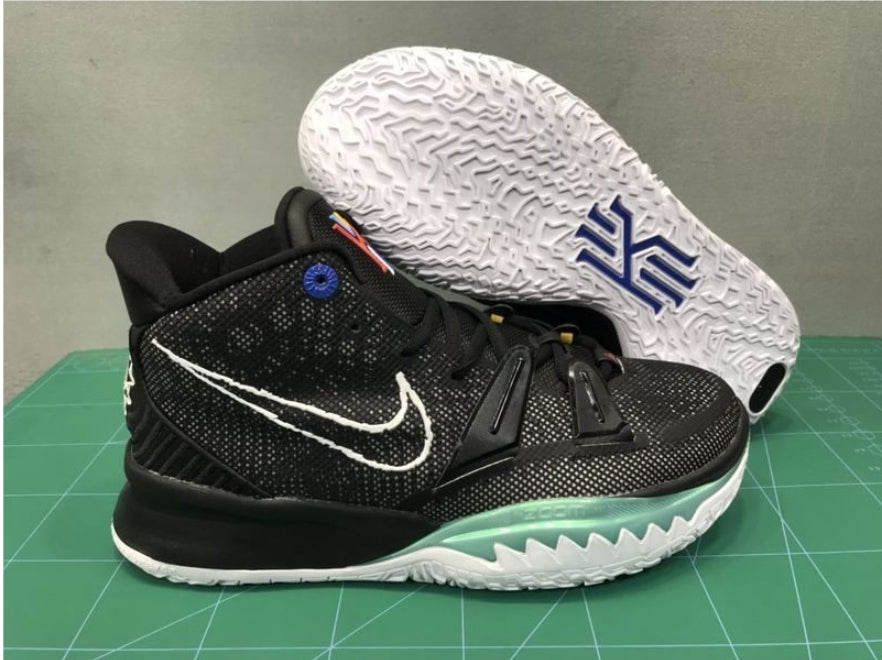 Les Basket kyrie Irving offrent un style emblématique et une performance exceptionnelle.

 leur design distinctif. Pas cher . Le moins cher. 