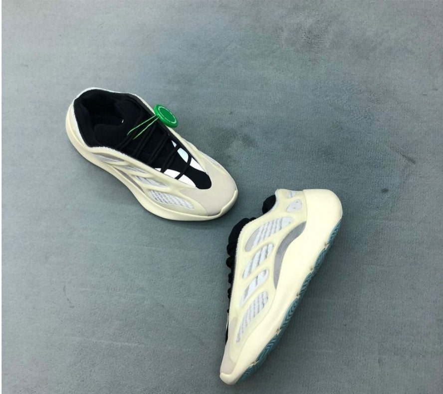 Les baskets Adidas Yeezy 700 V3 allient un style distinctif à un confort exceptionnel.

design unique. Pas cher. Le moins cher.