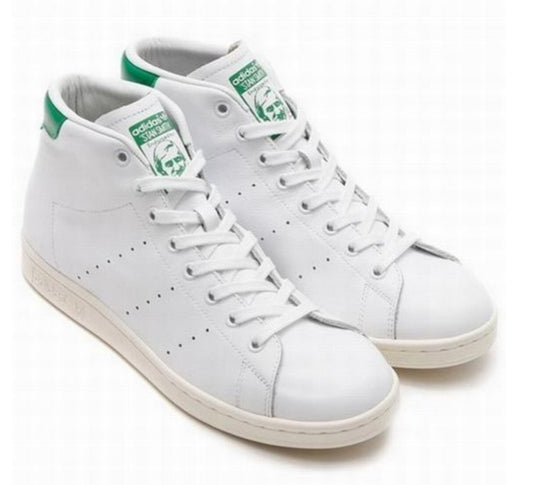 Premièrement : Les baskets adidas Stan Smith, emblématiques et intemporelles. symbolisent le style et la simplicité depuis leur lancement en 1965. 