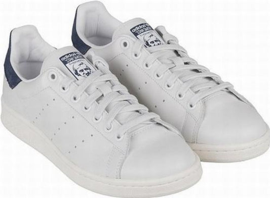 Premièrement : Les baskets adidas Stan Smith, emblématiques et intemporelles. symbolisent le style et la simplicité depuis leur lancement en 1965. 